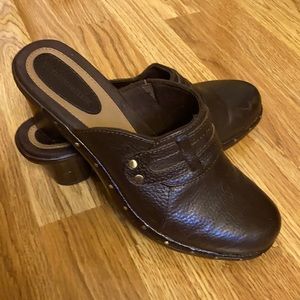Naturalizer brown leather clogs. Size 9 1/2M